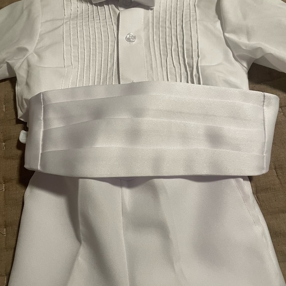 Baby Boys Formal White 5 Piece Classic Suit Set with Tail - Picture 10 of 10